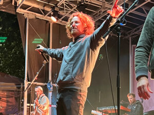 Singer Songwriter Michael Schulte auf der Bühne in Duisburg